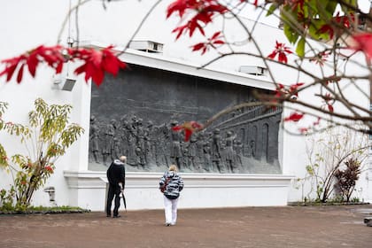 En la Casa Histórica de Tucumán, el bajorrelieve de Lola Mora que recrea los episodios de julio de 1816.