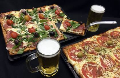 En La Casona de Flores le ponen su propio sello a la pizza, con mucha gracia