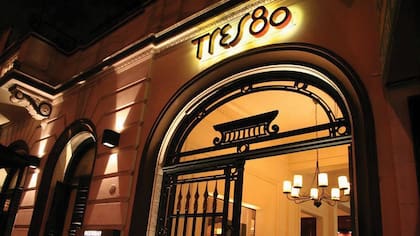 En la casona de Tres80 se destaca la cerveza artesanal, ideal para acompañar una tabla de fiambres o un plato casero