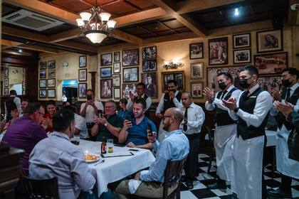 En la celebración de uno de los clientes habituales del restaurante