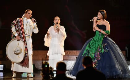 En la ceremonia de los premios Grammy, en 2019, Aida Cuevas, Natalia Lafourcade y Ángela Aguilar cantaron "La Llorona"