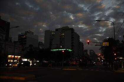 En la ciudad de Buenos Aires el cielo se oscureció y se hizo de noche
