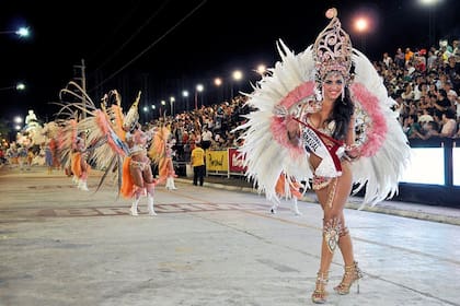 Los desfiles en el Carnaval de Corrientes arrancan a las 22