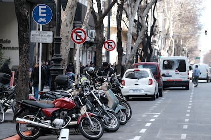 En la Ciudad, las motos deben estacionarse en áreas demarcadas especialmente