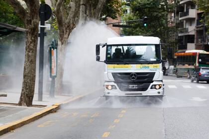 En la ciudad, se reforzaron las medidas de higiene en las calles por la pandemia