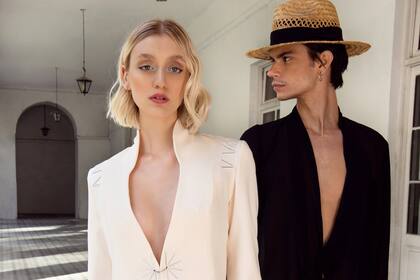 En la colección de AU, estilo glam, predomina el blanco y el negro