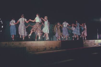 En la Colonia, los habitantes compartían juegos y trabajo, música y bailes