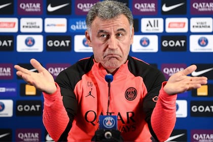 En la conferencia de prensa de este viernes Galtier se mostró profundamente molesto con los medios de comunicación ante las preguntas sobre el futuro de Mbappé en Paris Saint-Germain.