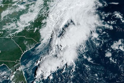 En la costa este de EE.UU. el paso del huracán Lee durante el fin de semana dejó una abundante nubosidad