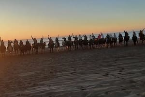 Cómo es el ritual de conexión con la naturaleza en bosques, médanos y acantilados