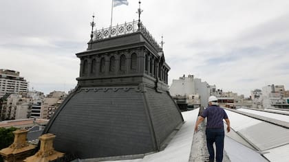 En la cúpula del palacio se recuperaron la herrería y las pizarras