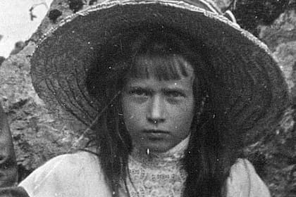 En la década del 20, la muerte de Anastasia no había sido del todo esclarecida, dando pie a la aparición de numerosas impostoras que asumieron su identidad