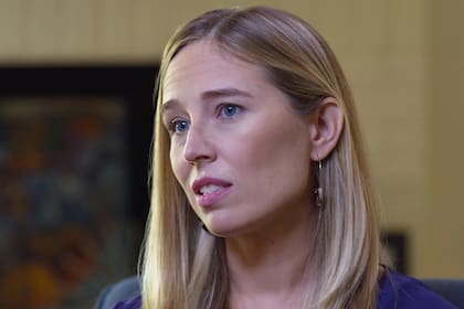 En la docuserie muestra los testimonios de varias de las víctimas del empresario y traficante sexual Jeffrey Epstein (Captura video)