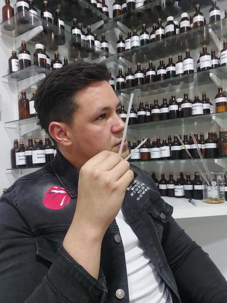 Un perfumista argentino hace historia en París y abre una puerta inédita para la industria local