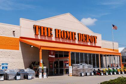 En la entrada de las tiendas siempre se busca personal para trabajar con diversos contratistas en empleos relacionados con la construcción, aseveró la tiktoker. (TikTok mividaenUS_)