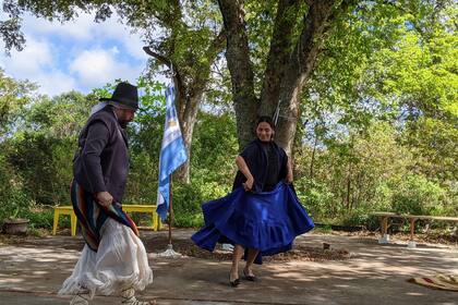 En la Escuela Argentina Mia, hay clases de danzas folklóricas