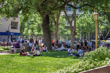 En la esquina de Bouchard y Tucumán se encontraba el obrador de la ampliación de la línea E que fue retirado después de diez años