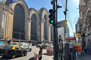 Una cuadra comercial, con pocos vecinos permanentes, fue escenario del ataque