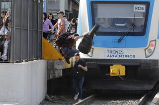 La peligrosa maniobra para evitar pagar el pasaje de tren