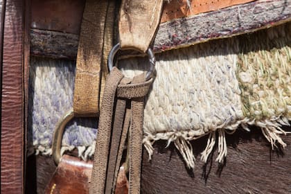 En la estancia los huéspedes usan montura chilena para salir de cabalgata.