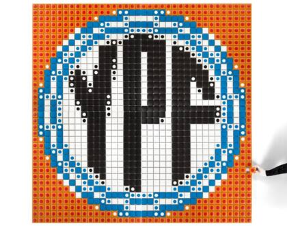 En la exposición se podrá apreciar, por ejemplo, el Logo de YPF con sistema Fototrama, diseño argentino del año 1964 creado por Eduardo Joselevich y Fanny Fingermann