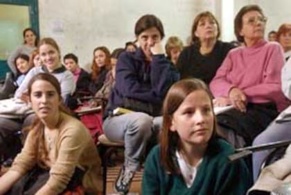 Aunque la Argentina encabeza la matrícula universitaria en la comparación regional, registra 31 egresados cada 10.000 habitantes, frente a 64 en Brasil y 57 en Chile