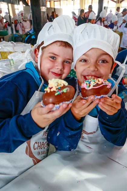 En la Fiesta del Chocolate en Bariloche se repartirán 12.000 unidades de huevos de chocolate a lo largo de la fiesta.