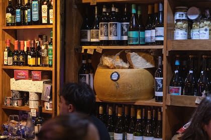 En la fondue se utiliza aproximadamente medio kilo de queso para dos personas