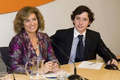 En la fundación FAES también conoció a la alcaldesa de Madrid, Ana Botella