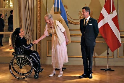 En la gala de honor, la reina Margarita II y el príncipe Federico estuvieron acompañados por la vicepresidenta Gabriela Michetti