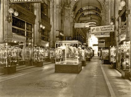 En la Galería Güemes, el recorrido toma un carácter mágico