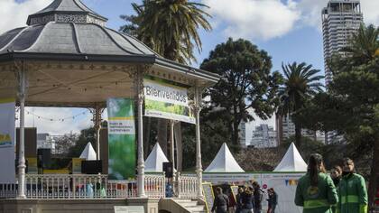 En la Glorieta se instaló una feria de emprendedores