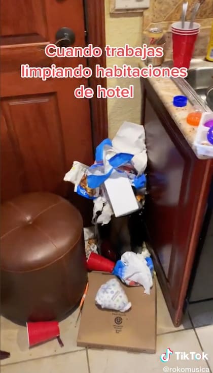 En la habitación que le tocó limpiar al tiktoker, había hasta pañales de bebé usados
