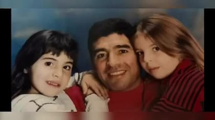 En La hija de Dios, Dalma contará un sinfín de anécdotas sobre la relación que mantuvo con su padre, Diego Maradona