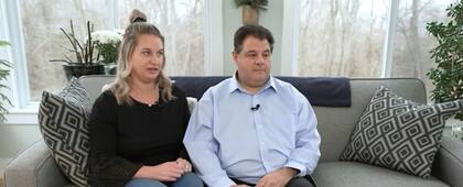 En la imagen, Abigail y John Danian, padres de Isaac