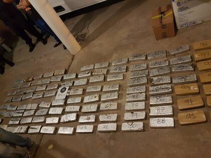 En la imagen del operativo desarrollado en 2018 por la PSA se observa parte de la marihuana que fue robada en el aeropuerto de Corrientes