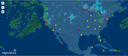 En la imagen, los aeropuertos con vuelos cancelados se señalan en rojo y los demorados en amarillo