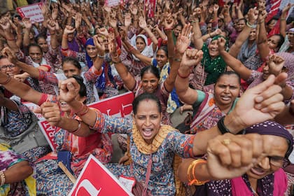 En la India existe el problema opuesto, debido a condiciones culturales