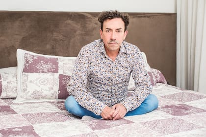 En la intimidad de su cuarto, donde pasa horas pensando nuevos proyectos, el creador de Divain sueña con tener una casa-quinta con mucho verde