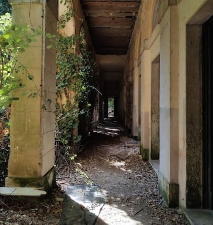 En la isla funcionó un geriátrico y hospital entre 1922 y 1968, hasta que lo cerraron por la mala situación edilicia