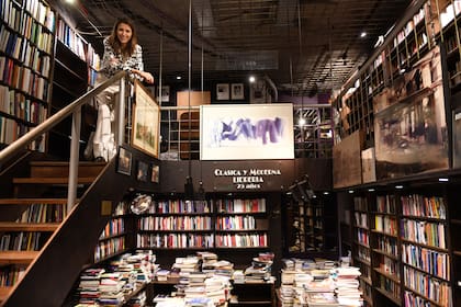 En la librería hay más de cinco mil libros