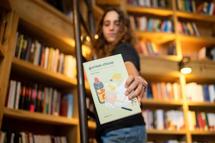 En la librería Rizoma cuentan el top five de los más vendidos, que incluye "Gurisas chicas", la primera novela de la uruguaya Dani Olivar