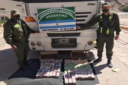 En la localidad jujeña de Purmamarca fueron incautados ayer $ 7.000.000 que estaban ocultados en dos bolsas de arpillera