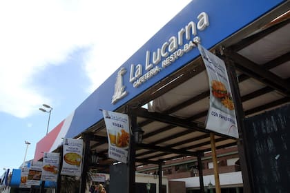 En La Lucarna, además de las medialunas, hay buenos menúes para cuidar el bolsillo