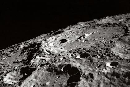 En la Luna se generaría agua gracias a la energía magnética de la Tierra y el Sol