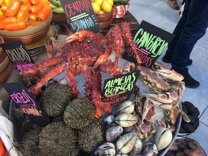 En La Mar ofrecen erizos y panopeas, entre otras cosas