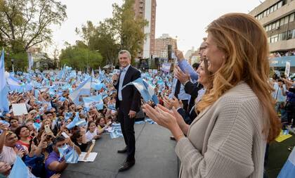 En la marcha del "Sí se puede" en Neuquén acompañó al Presidente una vez más la primera dama, Juliana Awada