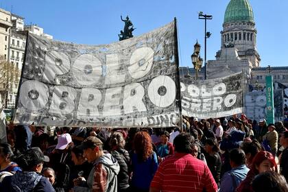En la marcha, hay agrupaciones políticas como el Polo Obrero