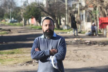 En La Matera muchas de las familias no tienen computadoras, celulares o Internet; todo eso dificulta la posibilidad de los chicos y las chicas de conectarse con la escuela