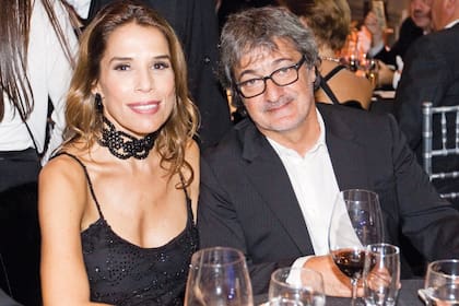 En la misma gala, con Agustina Lhez, la mujer de su amigo Nicolás Caputo.